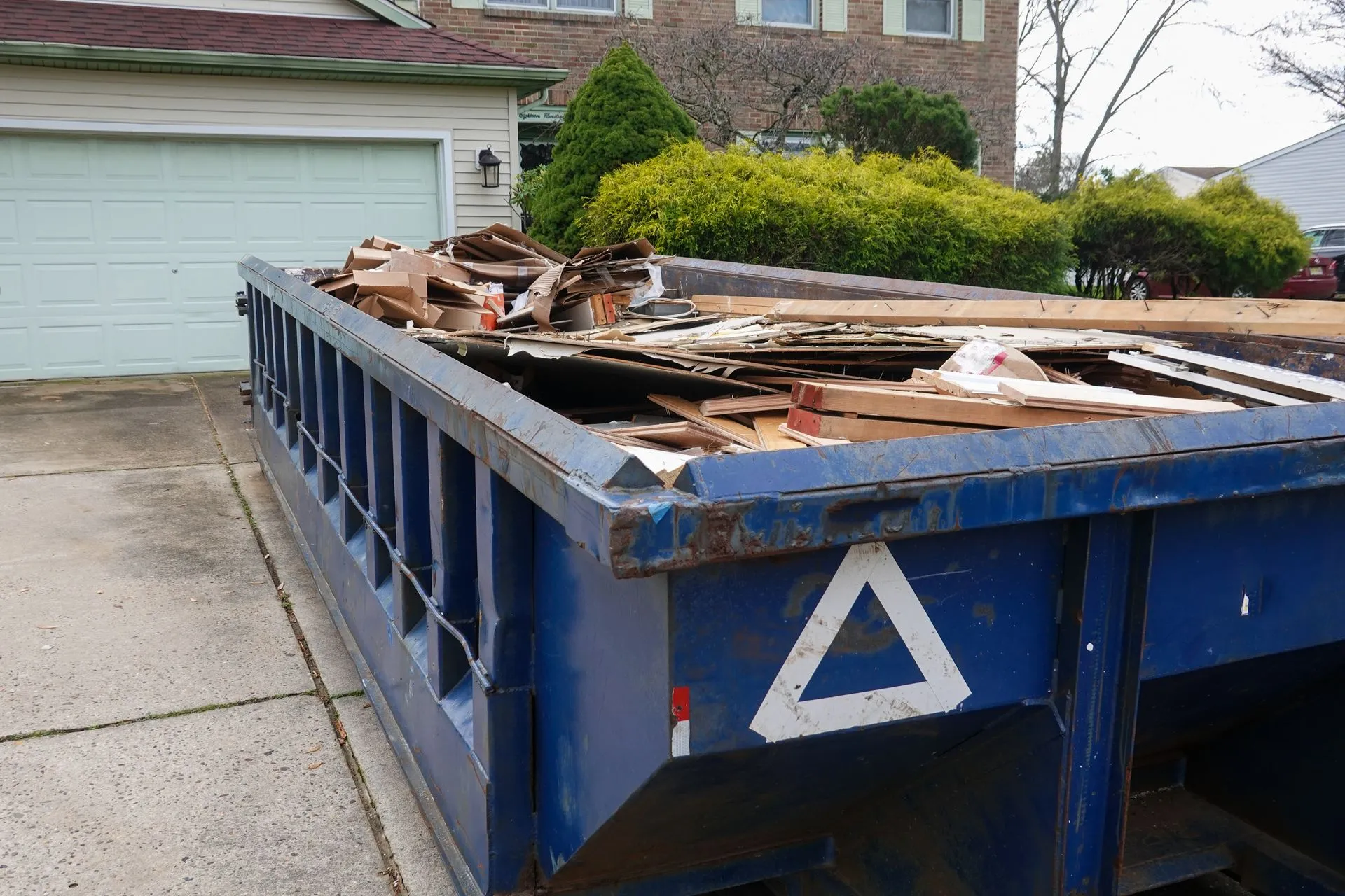 Johanns Hauling: Flexible Waste & Junk Removal on Your Schedule
